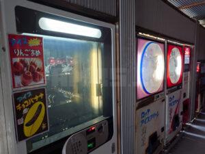 中古タイヤ市場 相模原店 レトロ自販機コーナー その3 裏手