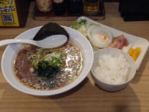 威風 -IFU- 秋葉原店 ベーコンエッグ醤油らーめん朝食