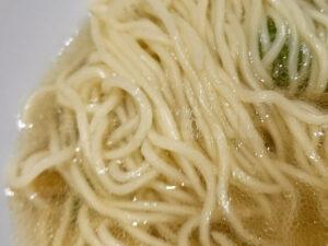松太郎 新宿小滝橋通り店 塩半ラーメン 自家製 ストレート中細麺