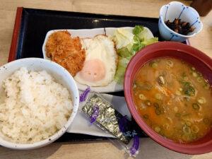 かつ庵 八王子楢原店 かつ庵の朝食 国産ささみかつ目玉焼き朝食 とん汁（大）