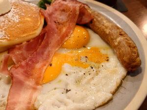 WK2（ダブルケーツー） パンケーキプレート 目玉焼き ベーコン ソーセージ