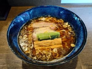 麺とスープの店 歩き出せ、クローバー あるクロらーめん 醤油