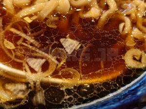 麺とスープの店 歩き出せ、クローバー あるクロらーめん 醤油 スープ