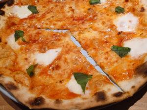 イタリアン酒場 ちばチャンバル 新橋店 マルゲリータピザ「バカ盛り」