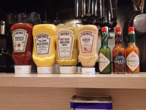 麺屋 味方 まかないサンド ソース群