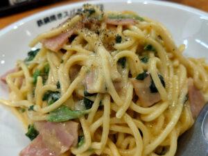 鉄鍋焼きスパ ゲッティ 立川南口店 半熟卵カルボナーラ アップ