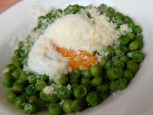 サイゼリヤ アトレ秋葉原2店 柔らか青豆の温サラダ 温玉割り