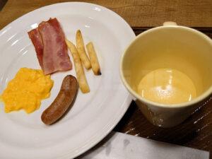スマイルホテル東京日本橋 ガスト 茅場町駅前店 ビュッフェ スクランブルエッグ・ベーコン・ソーセージ・ポテト・コーンクリームスープ