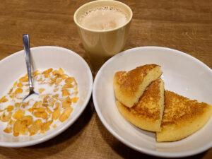 スマイルホテル東京日本橋 ガスト 茅場町駅前店 ビュッフェ コーンフレーク・パンケーキ・ホットカプチーノ