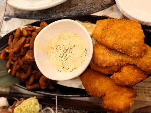 タカマル鮮魚店 新橋日比谷通り店 スペシャルマンデー 飲み放題 コース 白身魚のフライと小エビ揚げ
