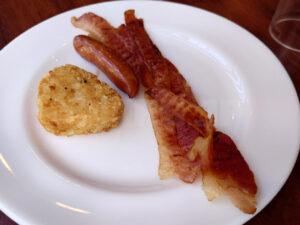 ロイヤルホスト 八丁堀店 トライアングルポテト、ソーセージ、ベーコン